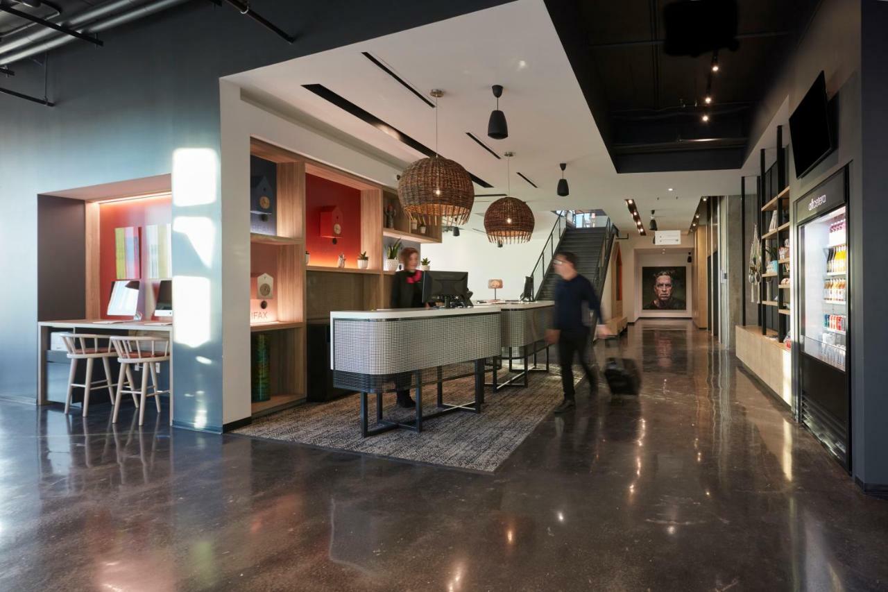 Alt Hotel Calgary East Village Εξωτερικό φωτογραφία