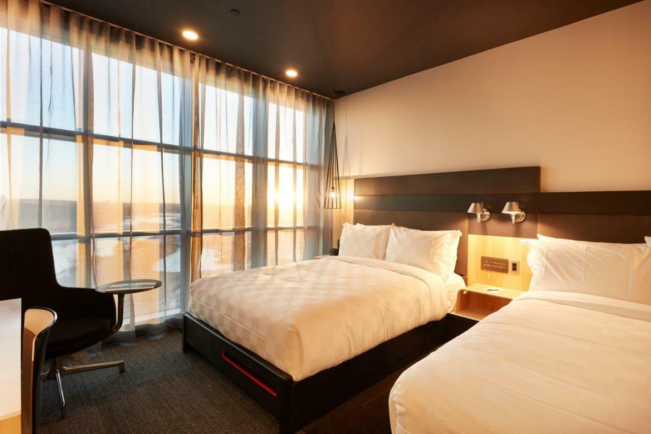 Alt Hotel Calgary East Village Εξωτερικό φωτογραφία