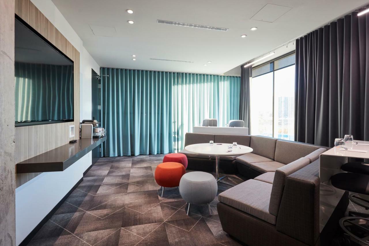 Alt Hotel Calgary East Village Εξωτερικό φωτογραφία